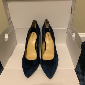 Gianni Bini Pointed Toe Pump